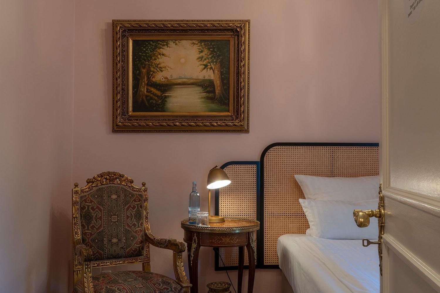 Cozy Double Room,1557493939:JPEG